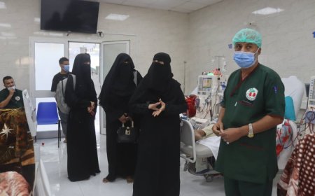 مؤسسة الصالح تواصل مبادراتها الرمضانية وتصل إلى مرضى الفشل الكلوي والأورام في المكلا