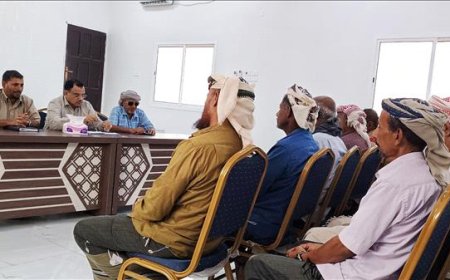 الوزير السقطري يتفقد الهيئة العامة للمصائد السمكية في سقطرى ويشدد على حماية الثروة السمكية وتعزيز الأداء الإداري