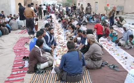 الوكيل الخليفي يشارك أبناء مدينة عتق في مائدة الإفطار الجماعية السنوية