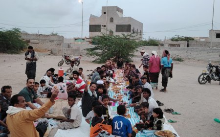 أهالي حارة باجدار بمديرية زنجبار يقيمون إفطار جماعي