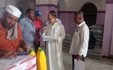 مدير عام دارسعد يدشن توزيع السلال الغذائية للمعلمين والمعلمات المُتعاقدين في عموم مدارس المديرية