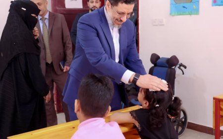 رئيس الوزراء يزور مؤسسة الحق في الحياة ويوجه بتوفير عدد من المتطلبات اللازمة لتوسيع الخدمات المقدمة لأطفال الشلل الدماغي