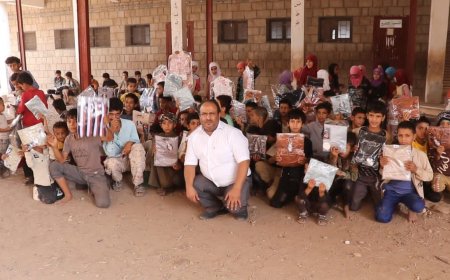 مؤسسة السلام توزع كسوة العيد في مناطق بالضالع ولحج