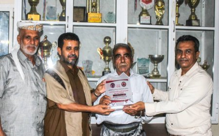 أمين عام مودية ورئيس نادي فحمان يكرمان نجم التلال السابق طارق قاسم في ليلة وفاء رياضية