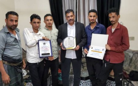 العميد الركن عبدالعزيز الهدف يكرم فريق الفقيد صالح الصايدي لتحقيقه إنجازين ثقافيين متميزين