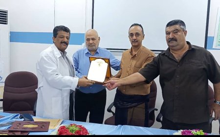 مدير عام صحة عدن يكرم الكادر الطبي المشارك في المخيم الرمضاني لمديريتي التواهي والمعلا.