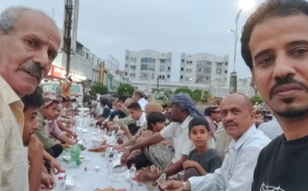 مشاركة عدد من أعضاء لجنة الحشد الجنوبي في الإفطار الجماعي بساحة العروض احتفاءً بالذكرى العاشرة لتحرير عدن