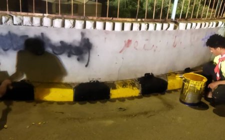 بإشراف صندوق النظافة كشافة أبين تواصل طلاء البردورات بشارع القدس استعدادًا لعيد الأضحى المبارك