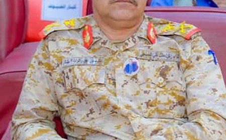 قائد محور عتق يبعث برقية تهنئة لقادة محور عتق ودفاع شبوة والعمالقة الجنوبية بمناسبة عيد الفطر المبارك