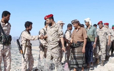 رئيس انتقالي المحفد يتفقد المواقع العسكرية للواء الأول دعم وإسناد ويشيد بجاهزيته القتالية بالمديرية