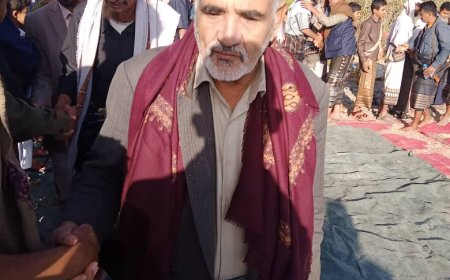 مدير عام جيشان يؤدي صلاة العيد في المصلى الجامع بعاصمة المديرية