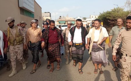 رئيس انتقالي أبين يزور مستشفى الرازي ويطمئن على صحة المرضى