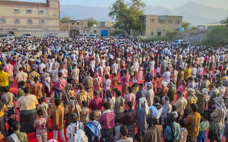 حشود غفيرة تؤدي صلاة عيد الفطر في ميدان التحرير بمودية وسط أجواء إيمانية