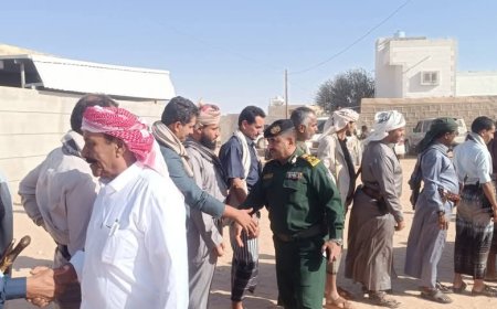 مدير عام شرطة شبوة ورئيس المجلس الانتقالي وأركان ألوية دفاع شبوة يقومون بزيارة عيدية لأسرة الشهيد احمد محسن السليماني