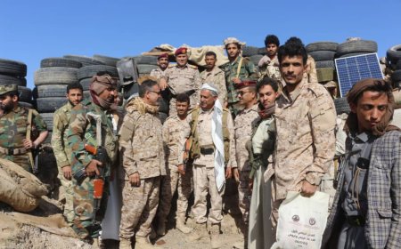 مأرب: قيادة المقاومة الشعبية لمحافظة إب يعايدون أبطال الجيش في المواقع المتقدمة