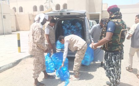 القوات المشتركة ودرع الوطن توزع وجبات غذائية في الحوطة