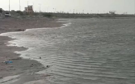 المد البحري يصل الى مستويات غير مسبوقة في مدينة الحديدة