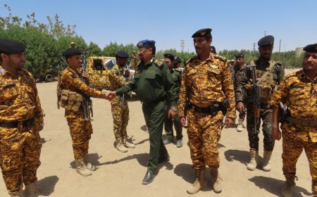 مدير عام شرطة مأرب يقوم بزيارات تفقدية عيدية ويؤكد على أهمية رفع الجاهزية الأمنية