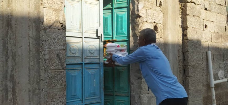 قوات درع الوطن تستهدف اصلاحية السجن المركزي وحارات الريان والصرح وحسان بمديرية زنجبار في مشروع إفطار الصائم