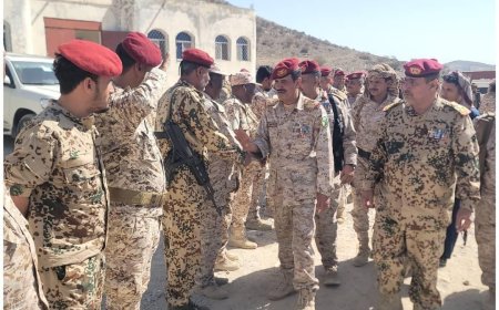 قيادة محور أبين العملياتي تستقبل وفداً رفيعاً من وزارة الدفاع في قيادة المحور