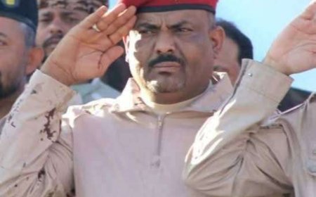 العميد عبدالرحمن الشنيني رئيس جهاز مكافحة الارهاب  بابين يُعزي بوفاة القائد محمود البتول ابو هيثم قائد اللواء الخامس مقاومة. 