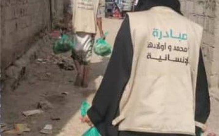 ثاني عيد الفطر.. مبادرة "العبيدي" توزع وجبات غذائية وعيديات للأطفال المرضى بعدن بدعم من مبادرة "أم محمد"
