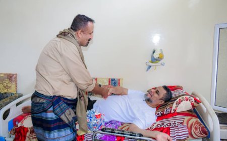 خلال زيارته العيدية.. الوكيل علوي النوبة يتفقد الجرحى والمقعدين بمنازلهم في عدن
