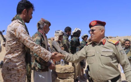 وكيل محافظة إب العميد عمر الكامل يزور جبهات القتال ويشيد بدور الأبطال