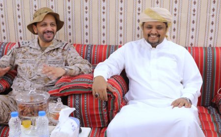 رئيس جامعة المهرة يستقبل قائد قوة الواجب (804) في زيارة عيدية