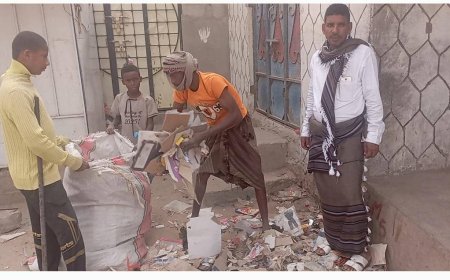 تدشين حملة نظافة لإزالة المخلفات من أمام المحالّ التجارية في الشارع العام وسوق النساء بأحور