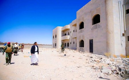 المحافظ بن الوزير يقوم بجولة تفقدية ويطلع على مشروع الوقف الخيري في مدينة عتق