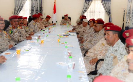 وزير الدفاع يستمع الى تقارير لجان المعايدة الميدانية