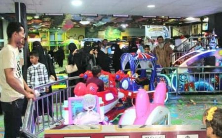 السلطة المحلية بعدن تنظم رحلة ترفيهية للأطفال المصابين بالأورام