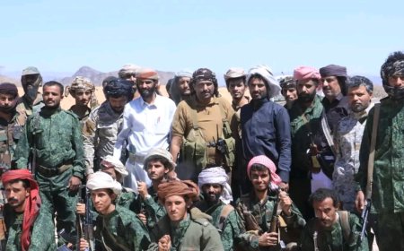 نائب القائد العام لقوات دفاع شبوة يواصل زياراته العيدية والتفقدية إلى الجبهات في مديرية مرخة ويشيد بثبات المرابطين