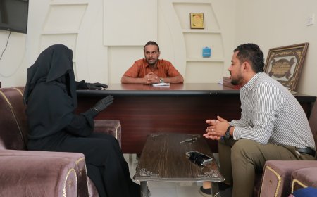 نائب مدير عام مديرية الشحر يطلع على مستوى الانضباط الوظيفي بمستشفى الشحر العام
