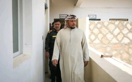 محافظ سقطرى يزور إدارة أمن حديبوه ويشيد بمستوى الانضباط الأمني