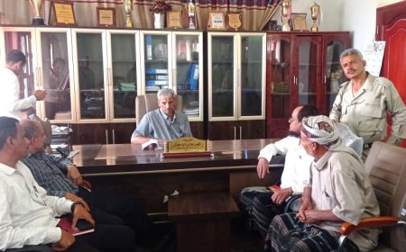 محافظ لحج يتفقد الانضباط الوظيفي بمكتب التربية والتعليم عقب إجازة عيد الفطر