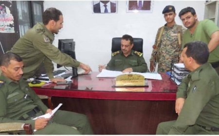 شرطة مأرب تتفقد مستوى الانضباط الوظيفي في المناطق الأمنية وأقسام الشرطة