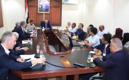 الوزير الشرجبي يبحث مع فريق البنك الدولي سبل تعزيز التعاون في مجالات المياه والصرف الصحي