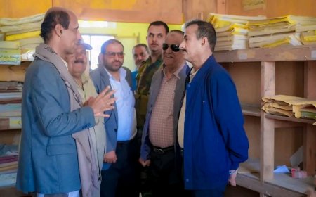 المحافظ بن الوزير يتفقد مكتب التربية ويطّلع على الترتيبات الجارية لإجراء اختبارات النقل