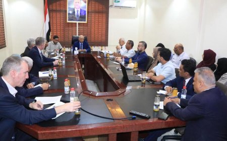 الوزير الشرجبي يبحث مع فريق البنك الدولي تعزيز التعاون في مجال المياه والصرف الصحي