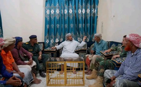 محافظ سقطرى يستقبل قيادة مجلس الاتحاد القبلي للشريط الساحلي الغربي بمناسبة عيد الفطر المبارك