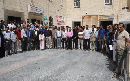 مستشفى كرى العام ينظم وقفة تضامنية دعماً للشعب الفلسطيني واستنكاراً للعدوان على غزة