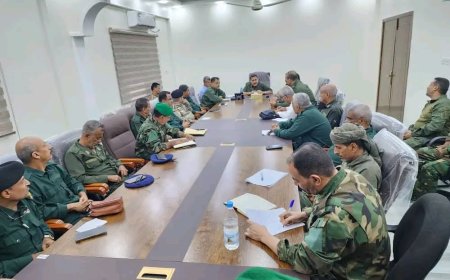 مدير أمن العاصمة عدن يناقش المستجدات الأمنية ويشيد بجهود الوحدات خلال رمضان والعيد