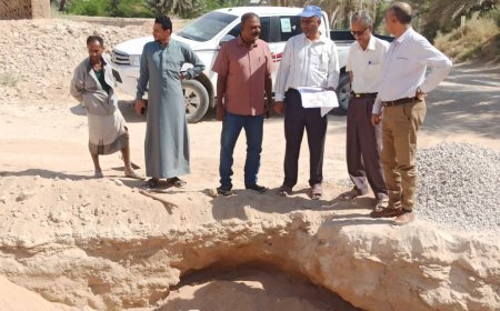 مدير عام المؤسسة المحلية للمياه يتفقد سير اعمال الشبكة الفرعية بالسحيل الغربي بمدينة سيئون