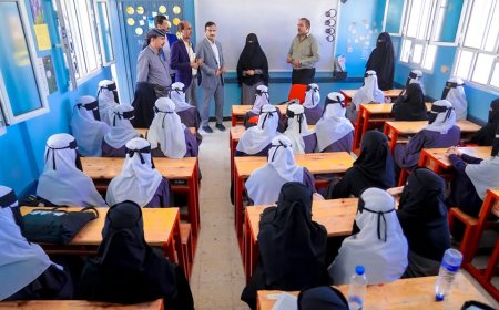 المحافظ بن الوزير يتفقد ثانوية شبوة للبنات ويشيد بإقبال الفتيات على التعليم ويعلن حزمة دعم جديدة