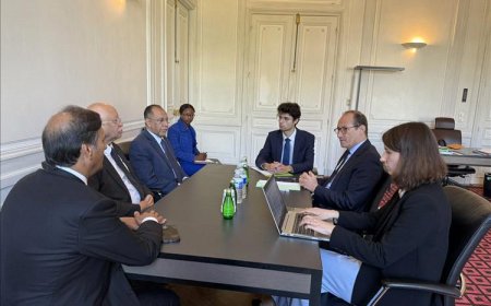 وزير الصناعة والتجارة يبحث مع رئيس لجنة الشؤون الخارجية بالبرلمان الفرنسي تعزيز التعاون الاقتصادي والدعم التنموي