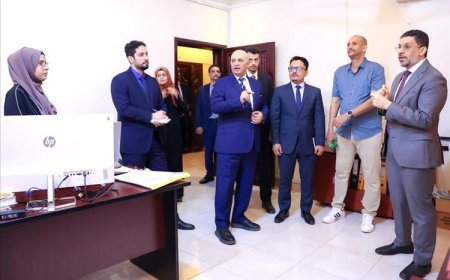 رئيس الوزراء يزور وزارة المياه والبيئة ويشيد بمستوى الالتزام بالدوام