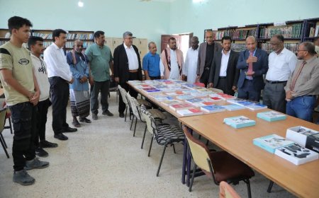 قسم الإعلام بكلية الآداب بجامعة المهرة يتسلم دفعة كتب ومعدات إعلامية