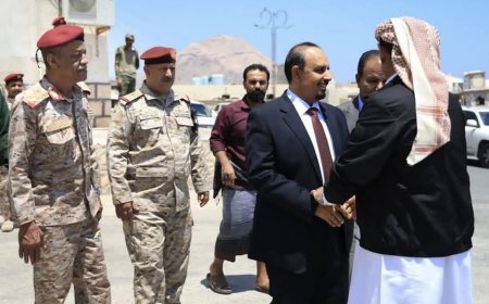 محافظ شبوة يصل المكلا ويبحث مع محافظ حضرموت تعزيز التعاون الأمني والتنموي